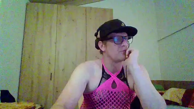 Bigthroaterboy online show from September 14, 9:59 pm