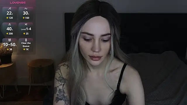 Snapshot of Sara_Tranquil chatting on December 6, 10:13 pm Sara Tranquil online show from December 6, 10:13 pm