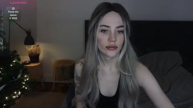 Snapshot of Sara_Tranquil chatting on December 8, 6:50 pm Sara Tranquil online show from December 8, 6:50 pm