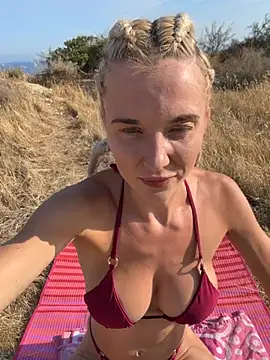 JayJayPink online show from June 9, 2:40 pm