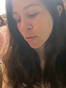 SuzieWan-Kenobi online show from December 1, 9:43 am