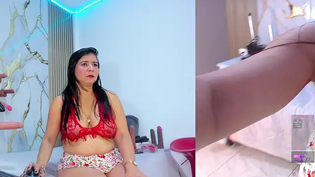 YUSELFI ROSS  online show from December 3, 12:15 pm