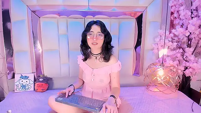 SaraMartini1 online show from November 15, 6:06 am