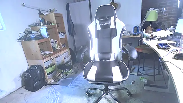MagnusCockus online show from June 4, 2:22 pm
