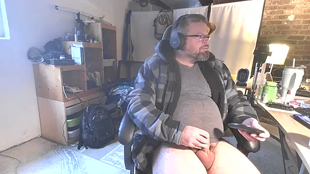 MagnusCockus online show from April 2, 12:23 pm