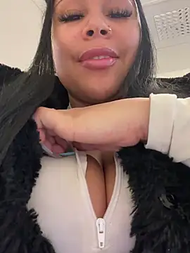 Snapshot of HaileyDiana chatting on March 9, 8:51 am HaileyDiana online show from March 9, 8:51 am