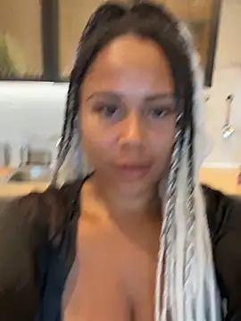 Snapshot of HaileyDiana chatting on October 11, 11:22 am HaileyDiana online show from October 11, 11:22 am
