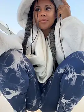 HaileyDiana online show from December 15, 10:43 am