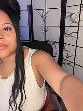 Snapshot of HaileyDiana chatting on February 26, 7:34 am HaileyDiana online show from February 26, 7:34 am