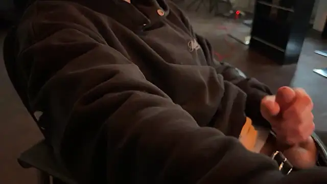 KendrickJiz online show from April 4, 5:41 pm