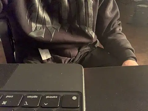 KendrickJiz online show from April 11, 11:08 pm