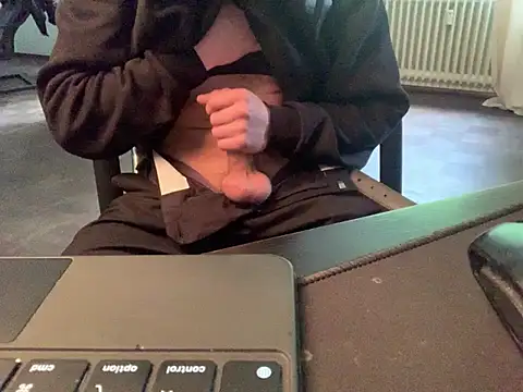 KendrickJiz online show from May 14, 3:09 pm