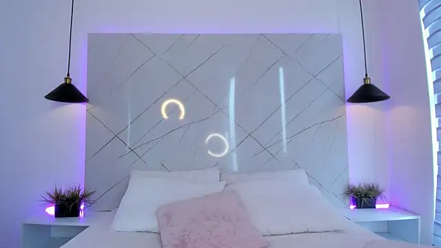 ANTONELLA  ROUSE  online show from April 10, 7:32 pm