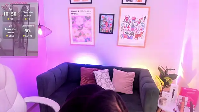 Melissa Koster online show from April 9, 5:31 am