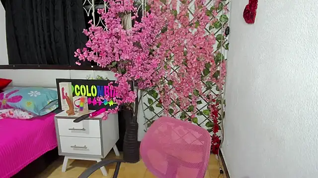 karenmilf 4 online show from September 14, 4:24 am