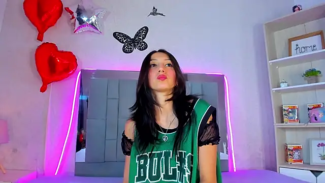 Snapshot of LyaEvanss chatting on February 5, 3:23 am LyaEvanss online show from February 5, 3:23 am