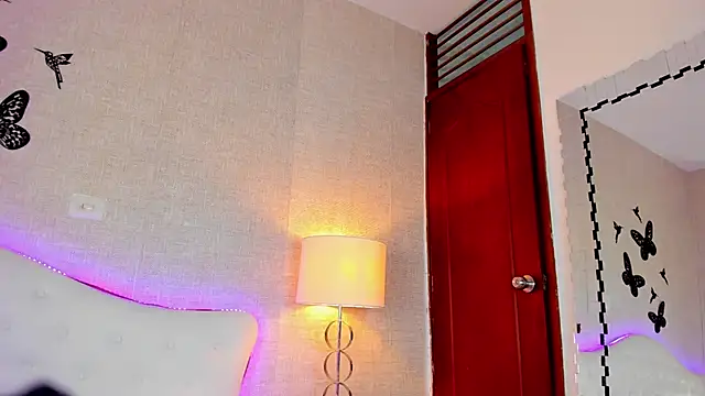 Snapshot of LyaEvanss chatting on February 18, 6:15 am LyaEvanss online show from February 18, 6:15 am