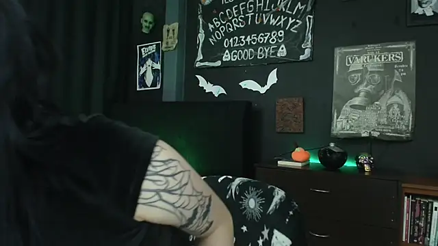 Snapshot of Goddess_Mortem chatting on June 17, 8:19 pm Goddess Mortem online show from June 17, 8:19 pm