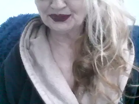 Snapshot of CarlyTreat chatting on February 10, 6:13 pm CarlyTreat online show from February 10, 6:13 pm