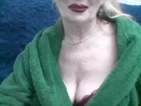 Snapshot of CarlyTreat chatting on February 18, 9:09 pm CarlyTreat online show from February 18, 9:09 pm