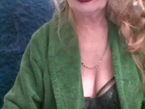 Snapshot of CarlyTreat chatting on February 20, 6:13 pm CarlyTreat online show from February 20, 6:13 pm