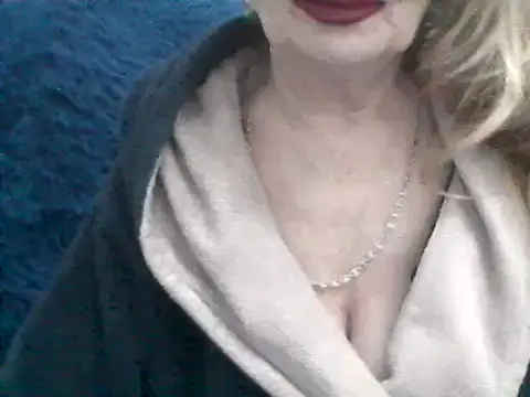 Snapshot of CarlyTreat chatting on February 13, 6:05 pm CarlyTreat online show from February 13, 6:05 pm
