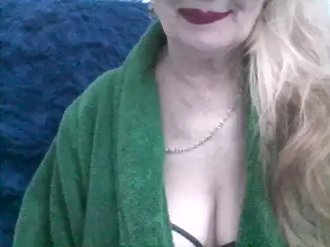 Snapshot of CarlyTreat chatting on February 22, 6:19 pm CarlyTreat online show from February 22, 6:19 pm