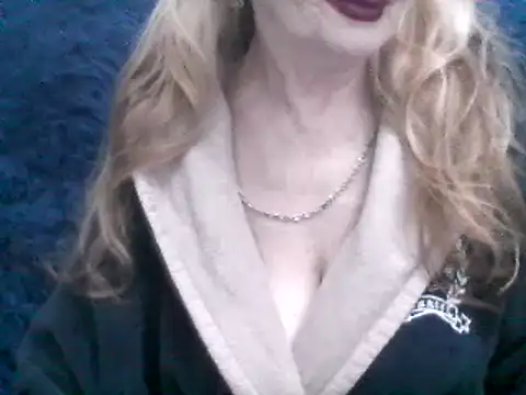 Snapshot of CarlyTreat chatting on February 12, 4:44 pm CarlyTreat online show from February 12, 4:44 pm