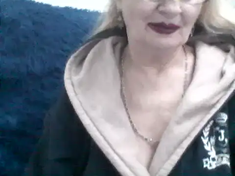 Snapshot of CarlyTreat chatting on February 8, 5:50 pm CarlyTreat online show from February 8, 5:50 pm