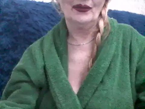 Snapshot of CarlyTreat chatting on February 26, 8:47 pm CarlyTreat online show from February 26, 8:47 pm