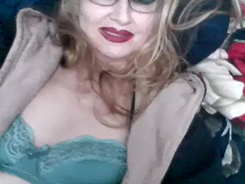 Snapshot of CarlyTreat chatting on February 14, 8:05 pm CarlyTreat online show from February 14, 8:05 pm