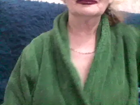 Snapshot of CarlyTreat chatting on February 18, 6:04 pm CarlyTreat online show from February 18, 6:04 pm