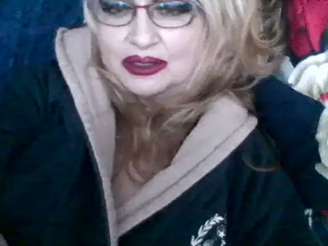 Snapshot of CarlyTreat chatting on February 15, 7:39 pm CarlyTreat online show from February 15, 7:39 pm