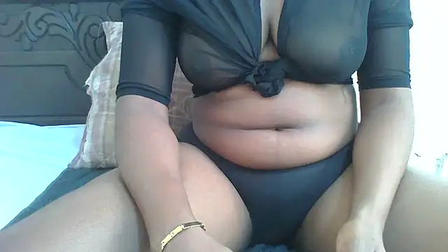Snapshot of Honeyme24 chatting on July 9, 5:08 am Honeyme24 online show from July 9, 5:08 am