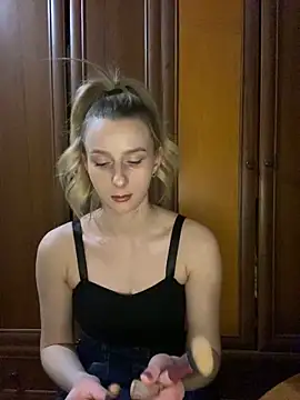 Snapshot of Ameli_Li chatting on December 3, 11:18 pm Ameli Li online show from December 3, 11:18 pm