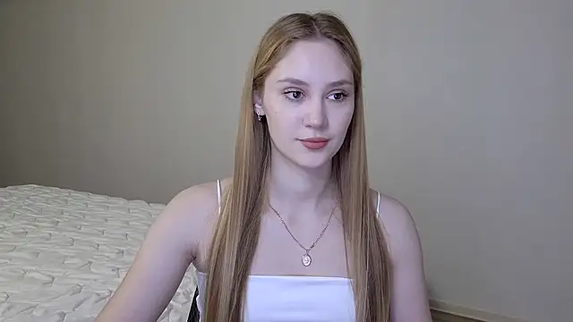 Snapshot of Layla001 chatting on January 15, 5:40 am Layla001 online show from January 15, 5:40 am