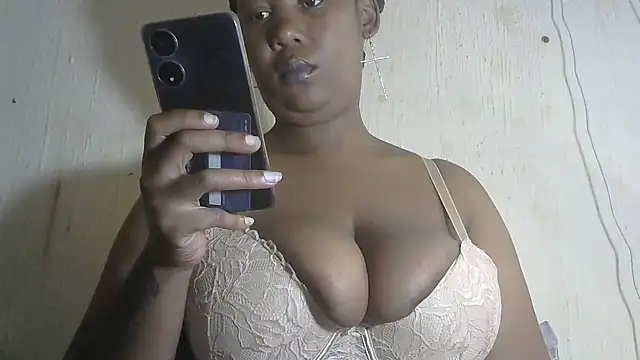 Snapshot of NippleMilkXx chatting on March 8, 10:43 am NippleMilkXx online show from March 8, 10:43 am