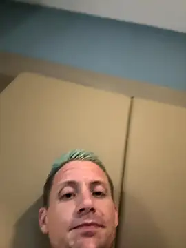 Snapshot of trash4cash chatting on September 9, 8:02 am trash4cash online show from September 9, 8:02 am