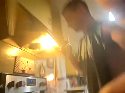 Snapshot of trash4cash chatting on November 1, 11:31 pm trash4cash online show from November 1, 11:31 pm