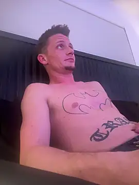 Snapshot of trash4cash chatting on February 28, 4:10 am trash4cash online show from February 28, 4:10 am