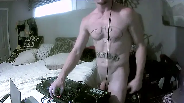 Snapshot of trash4cash chatting on September 15, 8:31 pm trash4cash online show from September 15, 8:31 pm