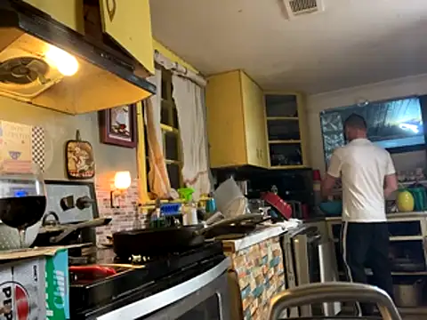 Snapshot of trash4cash chatting on October 16, 3:15 am trash4cash online show from October 16, 3:15 am