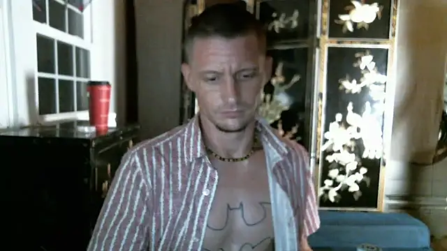 Snapshot of trash4cash chatting on October 6, 2:46 am trash4cash online show from October 6, 2:46 am