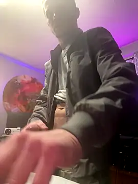 Snapshot of trash4cash chatting on November 27, 8:42 pm trash4cash online show from November 27, 8:42 pm