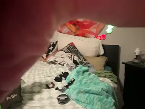 Snapshot of trash4cash chatting on March 22, 10:28 am trash4cash online show from March 22, 10:28 am