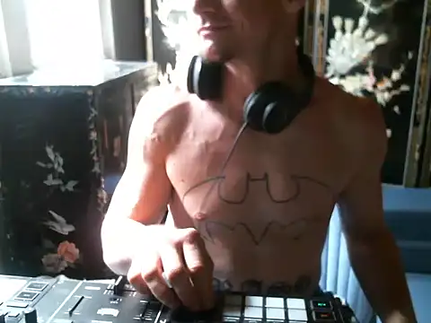 Snapshot of trash4cash chatting on October 4, 6:31 pm trash4cash online show from October 4, 6:31 pm