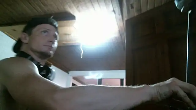 Snapshot of trash4cash chatting on September 28, 2:29 am trash4cash online show from September 28, 2:29 am