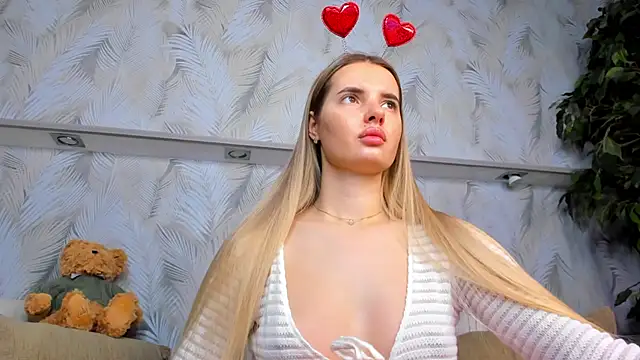 Snapshot of Erika_Carpenter chatting on February 12, 12:10 am Erika Carpenter online show from February 12, 12:10 am