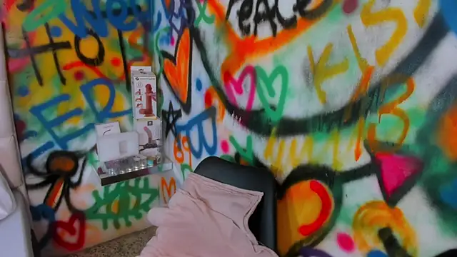 Snapshot of Liana_Bernocchi chatting on September 12, 8:19 pm Liana Bernocchi online show from September 12, 8:19 pm