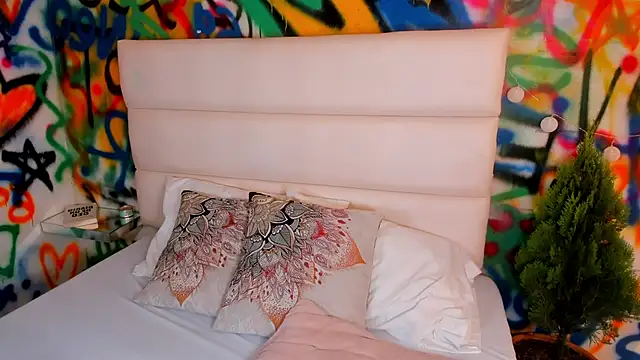 Snapshot of Liana_Bernocchi chatting on November 16, 8:57 pm Liana Bernocchi online show from November 16, 8:57 pm